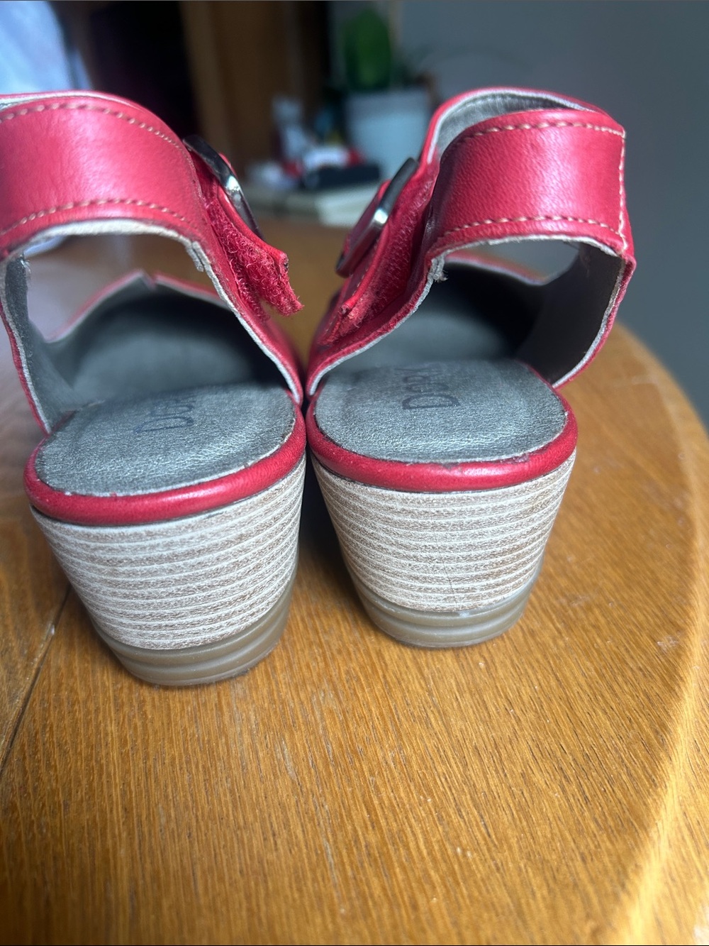 Dorking  women’s wedge sandal red size us7 /37 - Picture 7 of 10